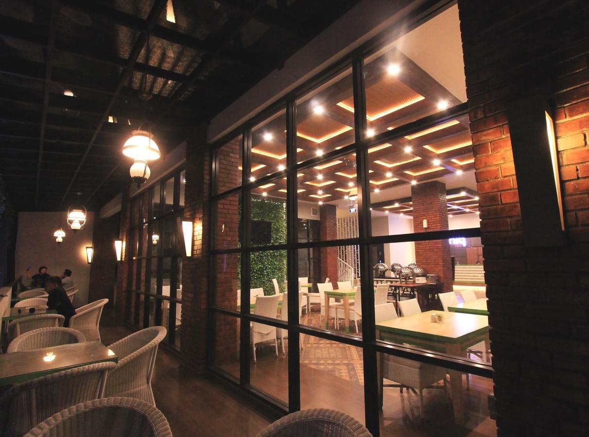 Uniq Hotel Yogyakarta Esterno foto
