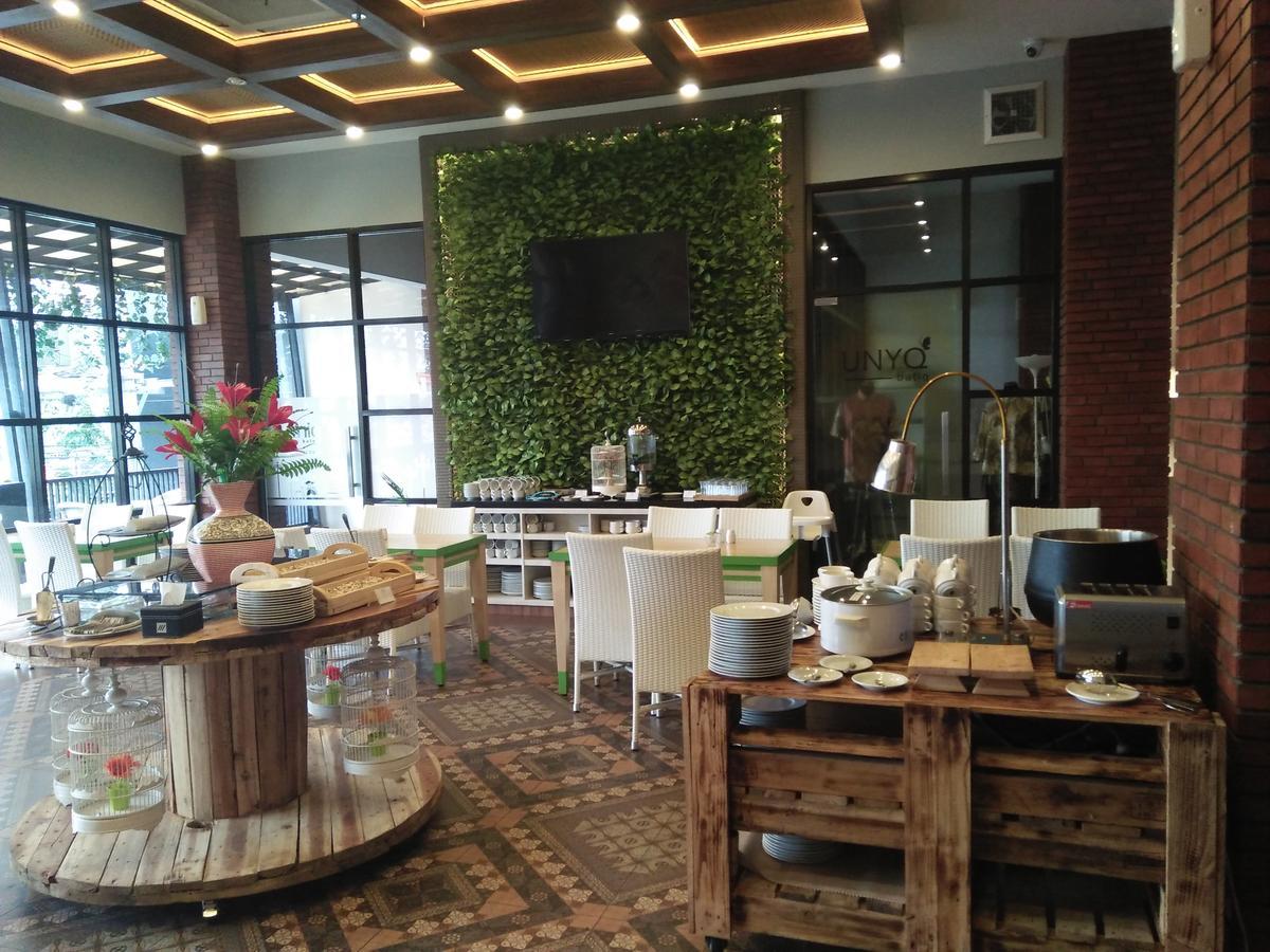 Uniq Hotel Yogyakarta Esterno foto